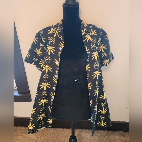Skull and Marijuana Button Down - Picture 3 of 3